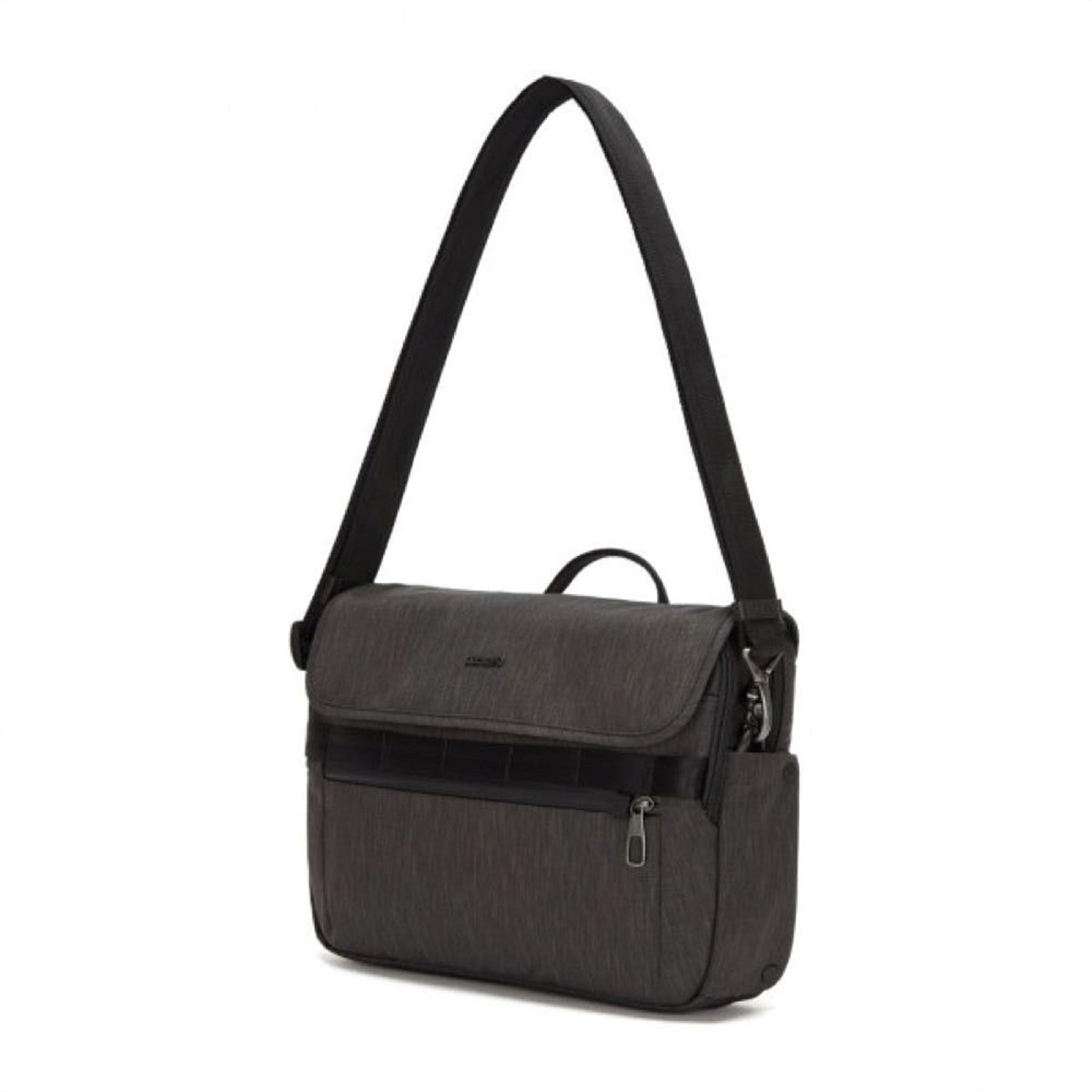 afb　BIG MESSENGER BAG Buy Metrosafe X Messenger Bag 8L (Carbon) | Shop at the Airpoints