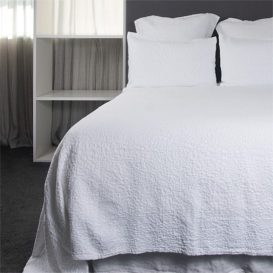 Noemia White SKB Bedspread Set