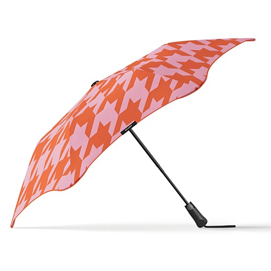 Metro Houndstooth Candy Umbrella