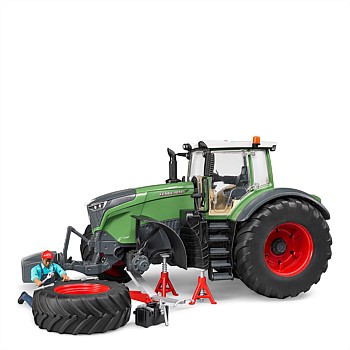 Fendt Vario Tractor with Accessories
